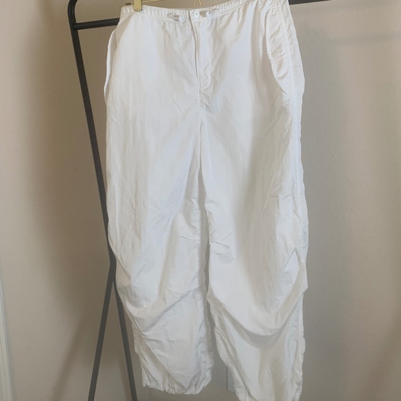 TNA Pants - Aritzia TNA parachute pants white M